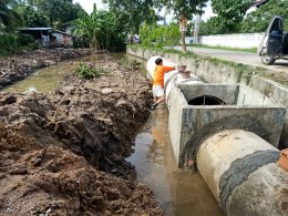 ลงพื้นที่ตรวจเยี่ยมโครงการก่อสร้างระบบระบายน้ำ ด้วยการวางท่อระบายน้ำคอนกรีตเสริมเหล็ก หมู่ที่ 4 บ้านสันมะโก ตำบลบ้านแป้น อำเภอเมือง จังหวัดลำพูน