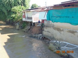 ร่วมสำรวจความเสียหายและเยี่ยมผู้ได้รับผลกระทบจากน้ำแม่ทาไหลกัดเซาะกำแพงบ้านเรือนราษฎรหมู่ที่ 9