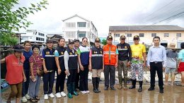ร่วมให้การต้อนรับผู้ว่าราชการจังหวัดลำพูนในการลงพื้นที่ติดตามสถานการณ์น้ำทาเอ่อล้นตลิ่ง และช่วยกันนำกระสอบทรายปิดเพิ่มเติมเพื่อป้องกันน้ำทาล้นตลิ่งบริเวณสะพานท่ากู่ สะพานหลังกาดป่าซาง