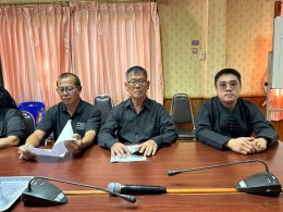 ร่วมยืนสงบนิ่งถวายอาลัยก่อนเริ่มประชุมจัดเตรียมงานประเพณียี่เป็ง ประจำปี พ.ศ. 2568