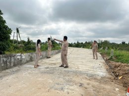 ลงพื้นที่ตรวจเยี่ยมหน้างานโครงการซ่อมแซมถนนคอนกรีตเสริมเหล็กหมู่ที่ 9