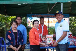 มอบปฏิทินปี 2567และมอบอาหารและเครื่องดื่มแก่ผู้ปฏิบัติหน้าที่ตั้งด่านป้องกันและลดอุบัติเหตุทางถนนช่วงเทศกาลปีใหม่