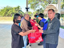 ร่วมให้การต้อนรับคณะจาก กรมทหารราบที่ 7 นำโดย พันเอกยอดชาย พวงวรินทร์ ผู้บังคับการกรมทหารราบที่ 7 และคุณชวนขวัญ พวงวรินทร์ ประธานสมาคมแม่บ้านทหารราบ กรมทหารราบที่ 7 ที่ได้นำผ้าห่มมามอบให้กับผู้สูงอายุ ผู้ยากไร้ กลุ่มเปราะบาง ตามโครงการมอบความอุ่นกายส่งควา