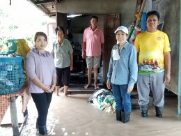 ลงพื้นที่ตรวจเยี่ยมให้กำลังใจและมอบอาหารและน้ำให้ความช่วยเหลือผู้ประสบอุทกภัยน้ำท่วมขังเนื่องจากผลกระทบแม่น้ำทาเอ่อล้นตลิ่ง