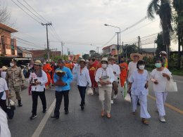 ต้อนรับและเดินขบวน ธรรมยาตราเดินเทศสันตรี (เดิน -เต้ด -สัน-ถี) ตามวิถีครูบาสู่บุคคลสำคัญของโลก