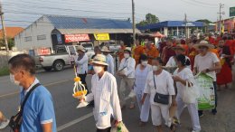 ต้อนรับและเดินขบวน ธรรมยาตราเดินเทศสันตรี (เดิน -เต้ด -สัน-ถี) ตามวิถีครูบาสู่บุคคลสำคัญของโลก