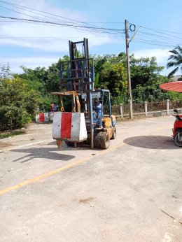 ลงพื้นที่ดำเนินการเคลื่อนย้ายแท่งแบริเออร์ กระสอบทราย เพื่อเปิดสะพานบริเวณ สะพานหน้าวัดอินทขิล สะพานหลังตลาดป่าซาง สะพานกองกู่