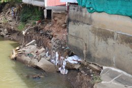 ลงพื้นที่ตรวจเยี่ยมหน้างานซ่อมแซมกำแพงบ้านเรือนราษฎรผู้อยู่อาศัยที่ได้รับผลกระทบและความเสียหายจากน้ำแม่ทาไหลกัดเซาะกำแพงบ้านเรือนราษฎรหมู่ที่ 9