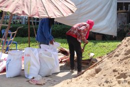 ลงพื้นที่ตรวจเยี่ยมหน้างานซ่อมแซมกำแพงบ้านเรือนราษฎรผู้อยู่อาศัยที่ได้รับผลกระทบและความเสียหายจากน้ำแม่ทาไหลกัดเซาะกำแพงบ้านเรือนราษฎรหมู่ที่ 9