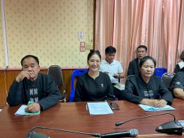 ร่วมยืนสงบนิ่งถวายอาลัยก่อนเริ่มประชุมจัดเตรียมงานประเพณียี่เป็ง ประจำปี พ.ศ. 2568