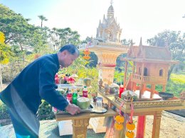 ร่วมพิธีไหว้สักการะสิ่งศักดิ์สิทธิ์