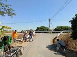 ลงพื้นที่ติดตั้งราวเหล็กกั้นถนนเพิ่มเติม หมู่ที่ 4 บ้านสันมะโก หมู่ที่ 9 ท่าศาลา - แม่ทาหลง