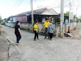 ลงพื้นที่สำรวจพื้นผิวถนน ตามใบคำร้อง เนื่องจากถนนเป็นหลุม ผิวถนนแตกร้าวบริเวณปากทางเข้าซอย 6 หมู่ที่2