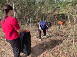  ลงพื้นที่เก็บขยะริมทางเนื่องจากมีผู้ลักลอบทิ้งขยะบริเวณริมทางและที่ทางสาธารณะในเขตพื้นที่เทศบาลตำบลท่าเชียงทอง