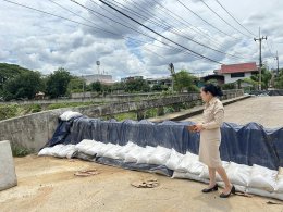 ลงพื้นที่เยี่ยมการกำจัดวัชพืชที่ติดสะพานครูบาอินถา หมู่ที่ 6 ตำบลต้นธง