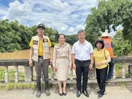 ลงพื้นที่เยี่ยมการกำจัดวัชพืชที่ติดสะพานครูบาอินถา หมู่ที่ 6 ตำบลต้นธง