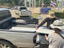 ลงพื้นที่ร่วมกับผู้นำชุมชนสำรวจความเสียหายของบ้านเรือนประชาชนและส่งมอบกระเบื้องหลังคาให้แก่ประชาชนที่บ้านเรือนได้รับความเสียจากเหตุวาตภภัยที่ผ่านมา