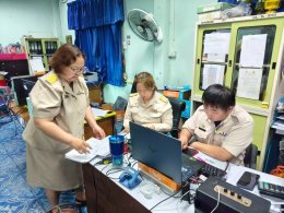 ดำเนินการรับมอบหีบบัตรเลือกตั้งและวัสดุอุปกรณ์ในการเลือกตั้ง และรวมผลการนับคะแนน
