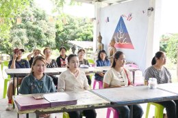 ส่งเสริมอาชีพการปักเสื้อด้วยมือ ระยะสั้น หมู่ที่ 9 บ้านแม่ทาหลง - ท่าศาลา