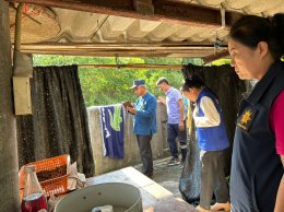 ร่วมลงพื้นที่สำรวจความเสียหายและเยี่ยมผู้ได้รับผลกระทบจากลำน้ำทาไหลกัดเซาะกำแพงบ้านเรือนราษฎร