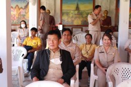 เข้าร่วมพิธีทอดผ้าป่าสามัคคี