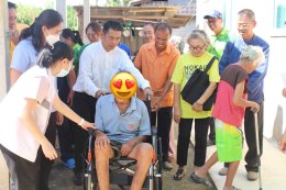 ลงพื้นที่มอบรถเข็นนั่งคนพิการ