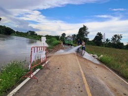 ลงพื้นที่ตรวจติดตามการดำเนินงานหลังจากดำเนินการแก้ไขปัญหาถนนสายทางบ้านสันมะกรูด
