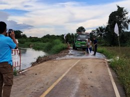 ลงพื้นที่ตรวจติดตามการดำเนินงานหลังจากดำเนินการแก้ไขปัญหาถนนสายทางบ้านสันมะกรูด