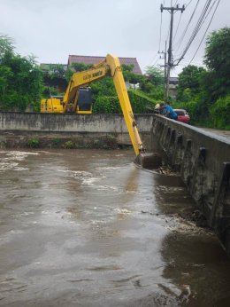 ออกตรวจสำรวจและเฝ้าสังเกตุระดับน้ำในล้ำน้ำแม่ทา