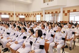 ร่วมประกอบพิธีถวายน้ำสรงพระบรมศพเบื้องหน้าพระฉายาลักษณ์ สมเด็จพระนางเจ้าสิริกิติ์ พระบรมราชินีนาถพระบรมราชชนนีพันปีหลวง