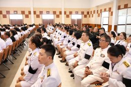 ร่วมประกอบพิธีถวายน้ำสรงพระบรมศพเบื้องหน้าพระฉายาลักษณ์ สมเด็จพระนางเจ้าสิริกิติ์ พระบรมราชินีนาถพระบรมราชชนนีพันปีหลวง