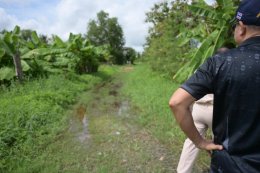 ลงพื้นที่สำรวจลำเหมืองกรณีน้ำท่วมขังถนนทางเข้าสวน หมู่ที่ 2