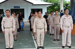  ร่วมกิจกรรมเคารพธงชาติและร้องเพลงชาติไทย