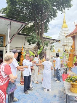 เข้าร่วมทำบุญงานประจำปีสรงน้ำพระธาตุเจดีย์สหลีจอมยอง วัดสันมะกรูด และสรงน้ำกู่อัฐิ ครูบากาบ กาวิโล อดีตเจ้าอาวาสวัดสันมะกรูด