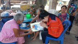 ทำกิจกรรมรดน้ำดำหัวผู้สูงอายุในเขตพื้นที่เทศบาลตำบลท่าเชียงทองตามโครงการจัดงานประเพณีรดน้ำดำหัวผู้สูงอายุ ประจำปี2567