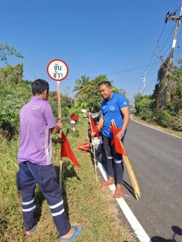 ติดตั้งธงแดงตามจุดทางโค้งอันตรายเสี่ยงอุบัติเหตุและได้ติดตั้งป้ายเตือนเมาไม่ขับทั้ง4หมู่บ้านในเขตเทศบาลตำบลท่าเชียงทอง