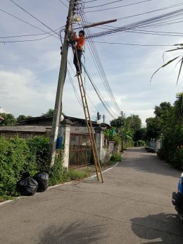 ลงพื้นที่ดำเนินการซ่อมไฟฟ้าสาธารณะตามใบคำร้องขอความช่วยเหลือประชาชน