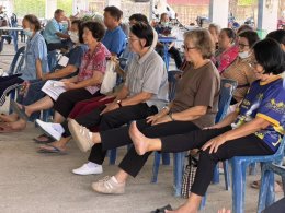  ลงพื้นที่ประชาคมอัตราค่าธรรมเนียมเกี่ยวกับการจัดการสิ่งปฏิกูลมูลฝอยและร่วมเปิดโครงการอบรมการพอกเข่าด้วยสมุนไพรสูตรร้อน