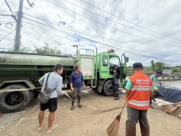 ร่วมให้การต้อนรับผู้ว่าราชการจังหวัดลำพูนในการลงพื้นที่ติดตามสถานการณ์น้ำทาเอ่อล้นตลิ่ง และช่วยกันนำกระสอบทรายปิดเพิ่มเติมเพื่อป้องกันน้ำทาล้นตลิ่งบริเวณสะพานท่ากู่ สะพานหลังกาดป่าซาง