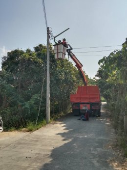 ดำเนินการแก้ไขไฟฟ้าสาธารณะจุดที่มีความเสี่ยงอันตราย และจุดที่มีความยากลำบากต่อการปฎิบัติงาน