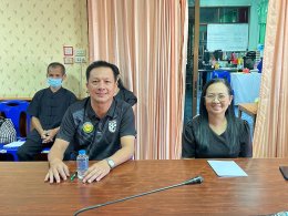 ร่วมยืนสงบนิ่งถวายอาลัยก่อนเริ่มประชุมจัดเตรียมงานประเพณียี่เป็ง ประจำปี พ.ศ. 2568