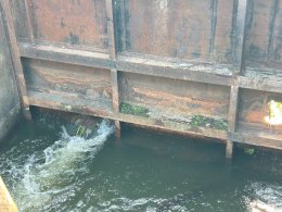  ลงพื้นที่สำรวจประตูกั้นน้ำฝายสบทาที่ชำรุด 