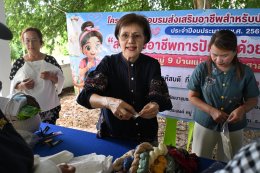 ส่งเสริมอาชีพการปักเสื้อด้วยมือ ระยะสั้น หมู่ที่ 9 บ้านแม่ทาหลง - ท่าศาลา