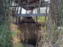 ลงพื้นที่ตรวจสอบบ้านพักพนักงานดูแลสถานีสูบน้ำ จากเหตุได้รับแจ้งมีการลักขโมยสิ่งของสถานีสูบน้ำ หมู่ที่ 2 บ้านสันมะกรูด