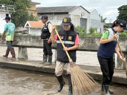 ร่วมให้การต้อนรับผู้ว่าราชการจังหวัดลำพูนในการลงพื้นที่ติดตามสถานการณ์น้ำทาเอ่อล้นตลิ่ง และช่วยกันนำกระสอบทรายปิดเพิ่มเติมเพื่อป้องกันน้ำทาล้นตลิ่งบริเวณสะพานท่ากู่ สะพานหลังกาดป่าซาง