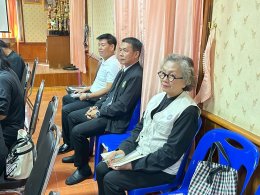 ร่วมยืนสงบนิ่งถวายอาลัยก่อนเริ่มประชุมจัดเตรียมงานประเพณียี่เป็ง ประจำปี พ.ศ. 2568