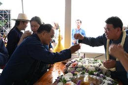 ร่วมรดน้ำดำหัวผู้บริหารส่วนจังหวัดลำพูน