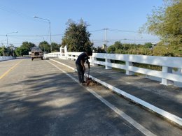 ลงพื้นที่ตัดต้นไม้และกิ่งไม้รวมถึงทำความสะอาดและจัดเก็บขยะ