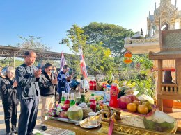 ร่วมพิธีไหว้สักการะสิ่งศักดิ์สิทธิ์