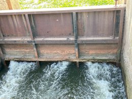  ลงพื้นที่สำรวจประตูกั้นน้ำฝายสบทาที่ชำรุด 